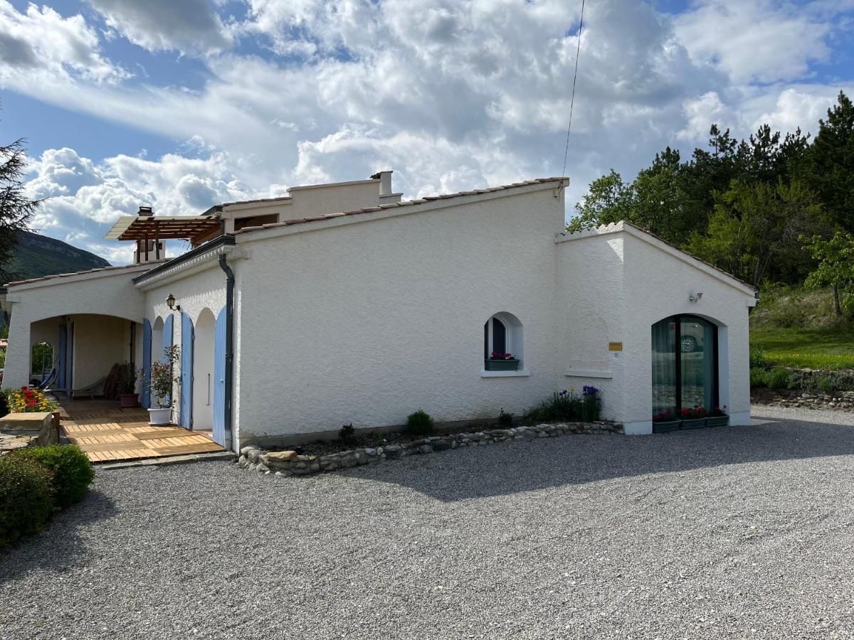 Le Cheval Blanc Bed and Breakfast Serres  Eksteriør billede
